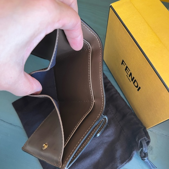 Authentic Fendi Micro Trifold Leather Wallet, full inclusion - Picture 11 of 16
